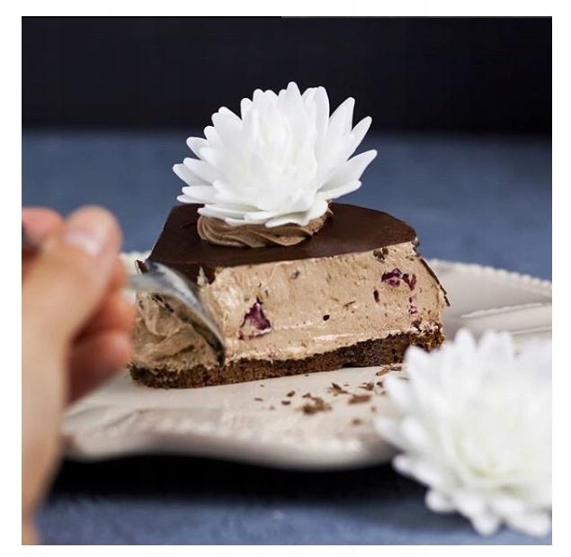 Białe kwiaty waflowe Aster do dekoracji tortu